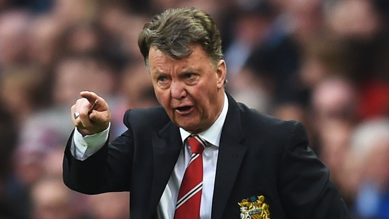 Bản tin thể thao: Van Gaal trách móc M.U sống chỉ vì tiền