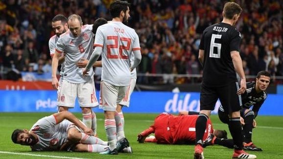 Sergio Romero dính chấn thương trong trận ĐT Argentina vs ĐT Tây Ban Nha.
