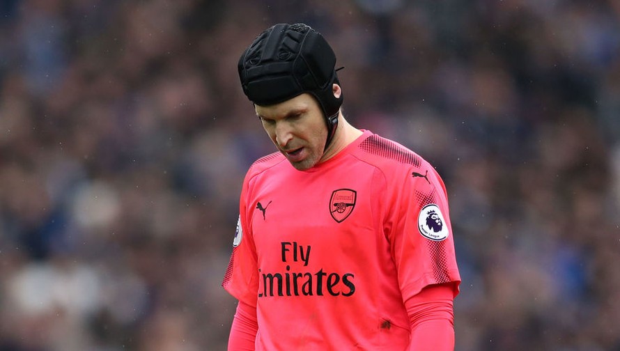 Thủ thành Petr Cech bất ngờ vắng mặt trọng trận đấu giữa Arsenal và Stoke City.
