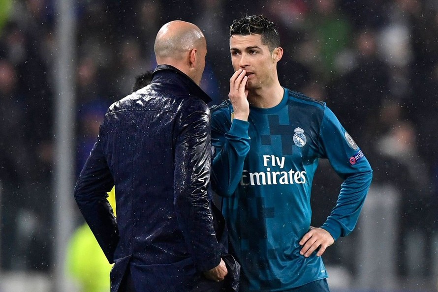 HLV Zidane tấm tắc khen màn trình diễn của Ronaldo.