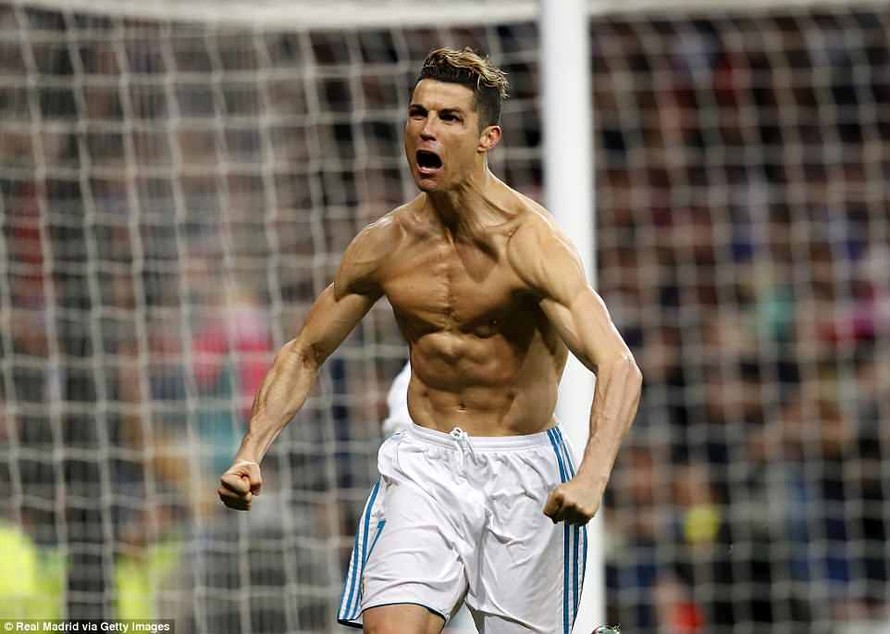 Ronaldo lên tiếng về quả 11m trong trận Real Madrid vs Juventus.