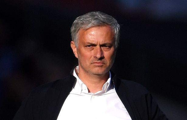 HLV Mourinho được cấp 500 triệu bảng mua sắm.