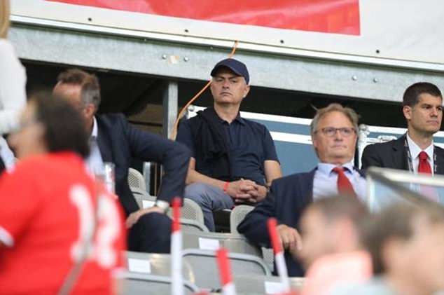 HLV Jose Mourinho âm thầm sang Áo xem giò Arnautovic.