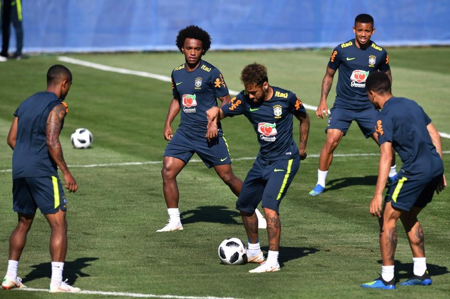 ĐT Brazil tập luyện chuẩn bị cho trận gặp Thụy Sĩ.