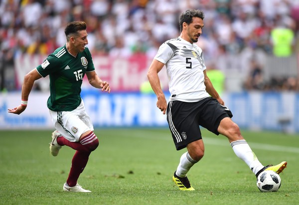 Mats Hummels bất mãn khi Đức thua Mexico.