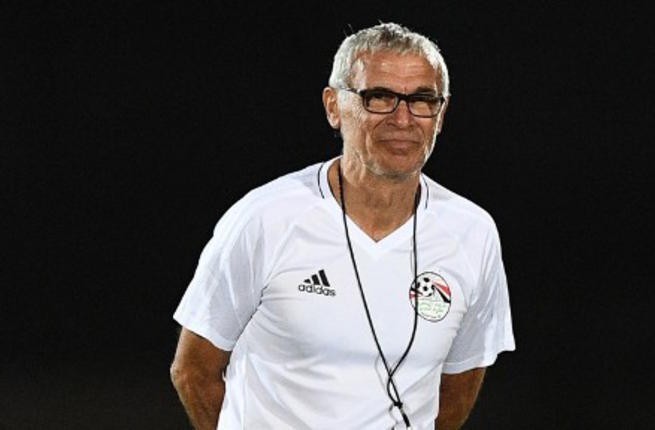HLV Hector Cuper thất vọng khi Ai Cập thua liền 2 trận.