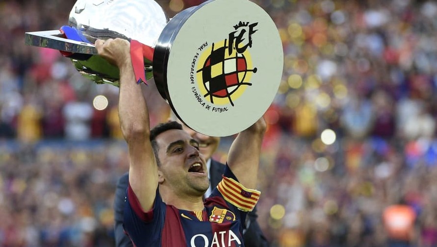 Xavi muốn ngồi ghế HLV trưởng của Barcelona.