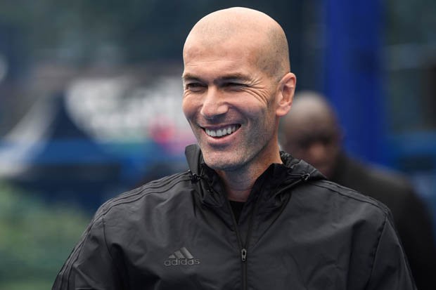 HLV Zinedine Zidane rời Real Madrid vì cảm thấy kiệt sức.