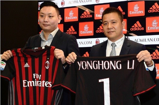 Tỷ phú Li YongHong trong ngày ra mắt AC Milan.