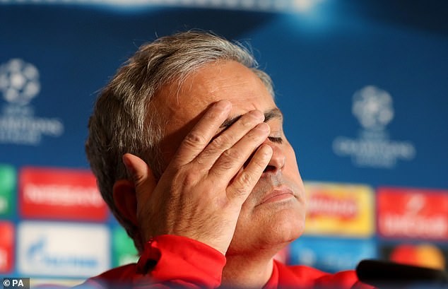 HLV Jose Mourinho chuẩn bị nhận thêm số tiền bồi thường hợp đồng kỷ lục.