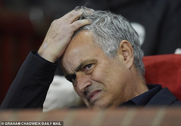 HLV Jose Mourinho chính thức bị M.U sa thải.