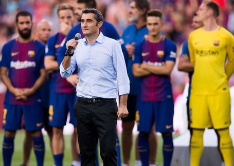 HLV Ernesto Valverde đã gia hạn hợp đồng với Barcelona.