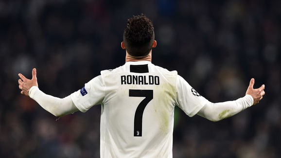 Cristiano Ronaldo tỏa sáng giúp Juventus ngược dòng thành công.