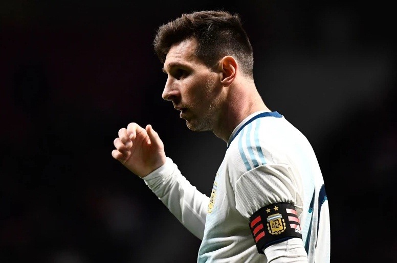 Messi chấn thương và có thể phải nghỉ thi đấu 2 tuần.