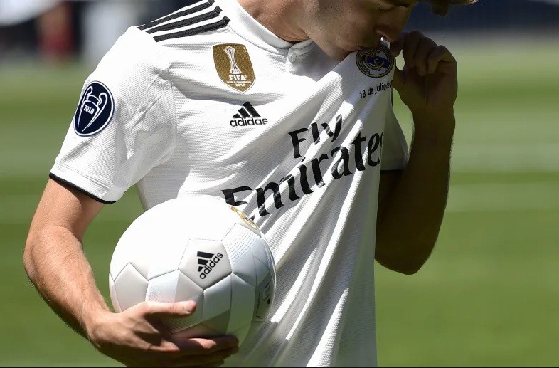 Adidas vừa gia hạn hợp đồng tài trợ thêm 12 năm với Real Madrid.