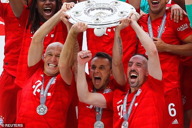 Bayern Munich chính thức vô địch Bundesliga lần thứ 29.