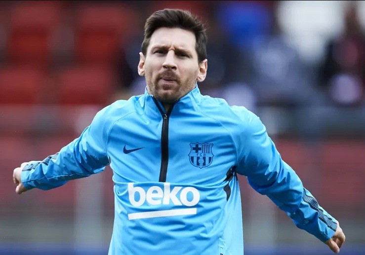 Lionel Messi "cân" cả hàng công Barcelona.