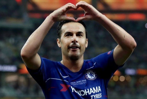 Pedro lần công trong chiến thắng ấn tượng của Chelsea.