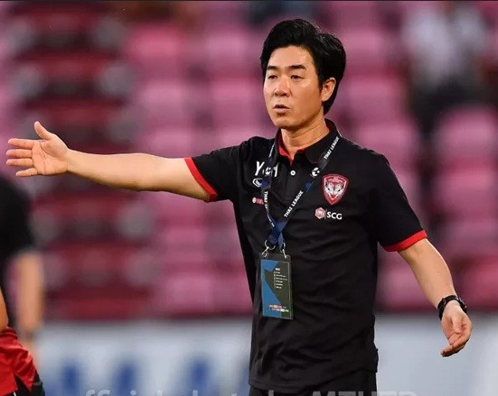 HLV Yoon Jong-hwan vừa thất bại tại CLB Muangthong United.
