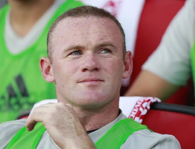 Wayne Rooney trên đường trở lại nước Anh.