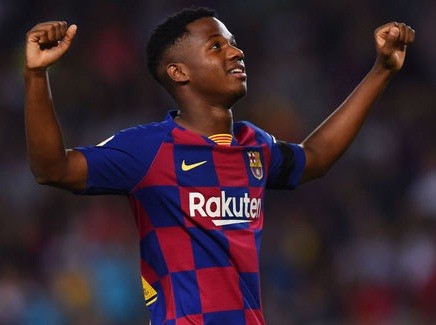 Ansu Fati liên tiếp lập kỷ lục trong màu áo Barcelona.