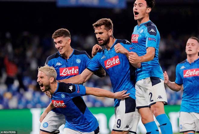 Niềm vui của các cầu thủ Napoli.