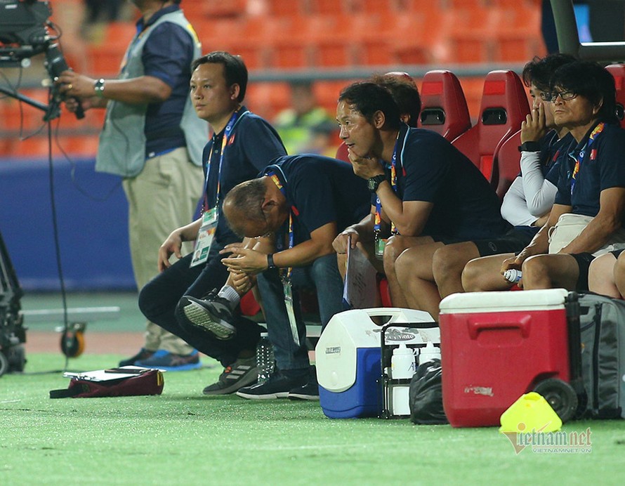 HLV Park Hang-seo thất vọng khi U23 Việt Nam thua ngược U23 CHDCND Triều Tiên.