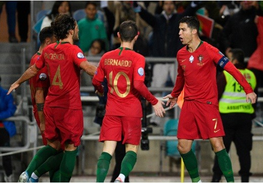 Cristiano Ronaldo và đồng đội ở ĐTQG Bồ Đào Nha.