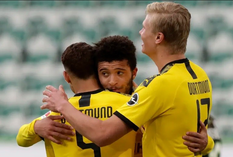 Jadon Sancho liên tục tỏa sáng trong màu áo Dortmund.