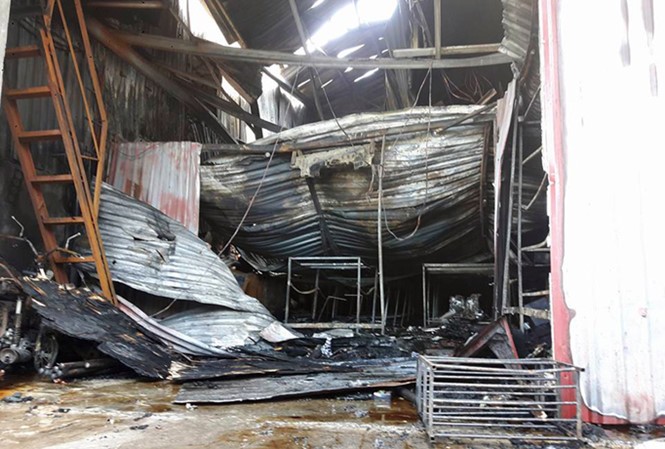 Hiện trường vụ cháy xưởng bánh kẹo ở huyện Hoài Đức làm 8 người chết.
