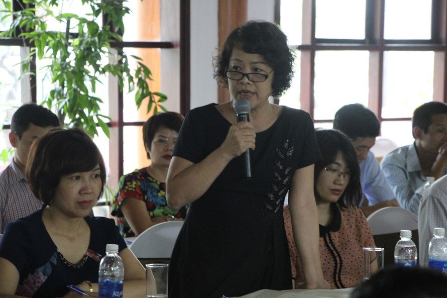 Bà Hằng, Trưởng phòng Hành chính tư pháp (Sở Tư pháp) phát biểu tại Hội nghị