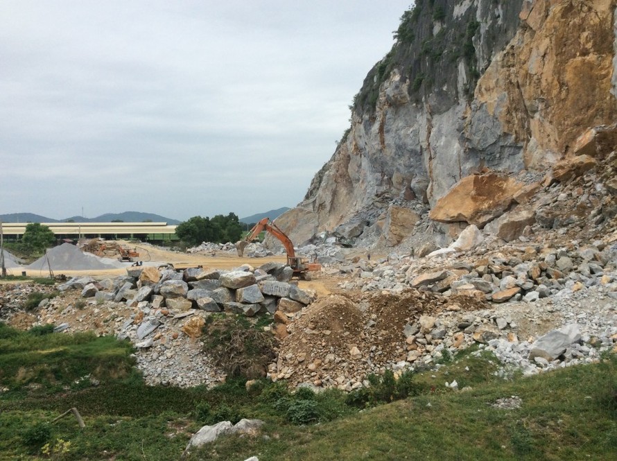 Một mỏ khai thác đá được DN tại huyện Vĩnh Lộc (tỉnh Thanh Hóa) giới thiệu