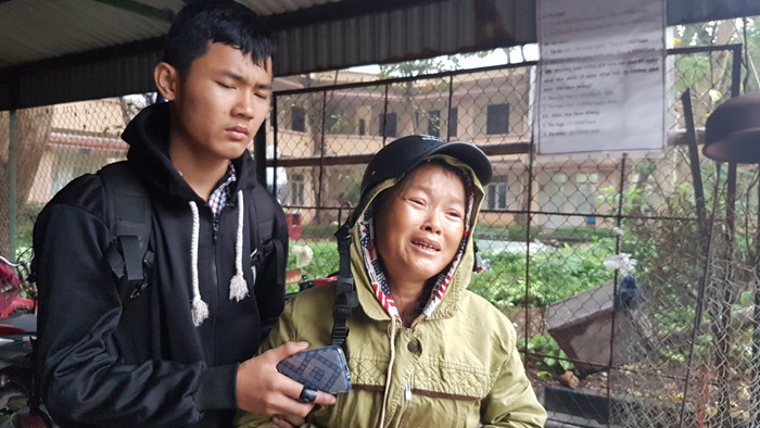  Mẹ con bà Bùi Thị Thanh mong muốn cơ quan chức năng làm rõ nguyên nhân cái chết của chồng.