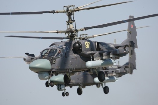So sánh trực thăng Ka-52 Nga với Apache Mỹ