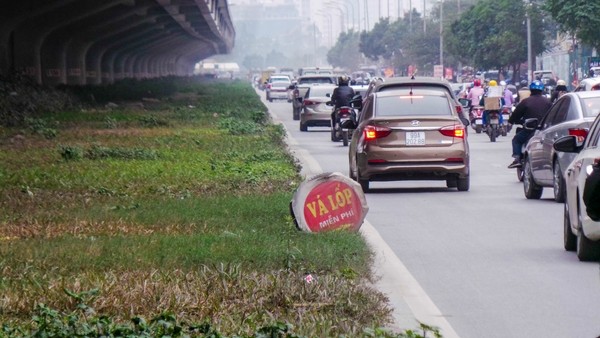 Sau khi mở rộng đường Nguyễn Chí Thanh, Sở GTVT Hà Nội tiếp tục đề xuất xén dải phân cách đường vành đai 3 đoạn đường từ Mai Dịch – Linh Đàm.