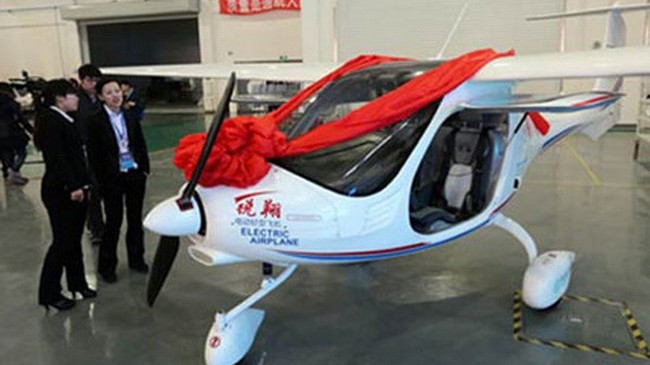 Máy bay RX1E được trưng bày tại Thẩm Dương, thuộc tỉnh Liêu Ninh, hôm 6/2. (Nguồn: China Daily) 