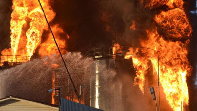 Vụ cháy vừa xảy ra tại cơ sở chứa dầu BRSM-Nafta ở gần Kiev, Ukraine.