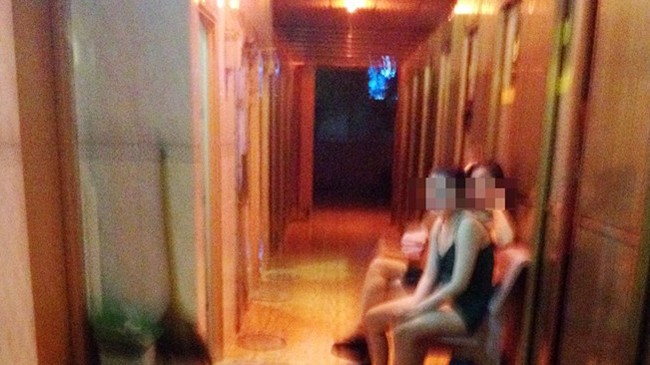 Những nhân viên trẻ đẹp trong cơ sở massage ở Phú Quốc. Ảnh: Việt Tường.