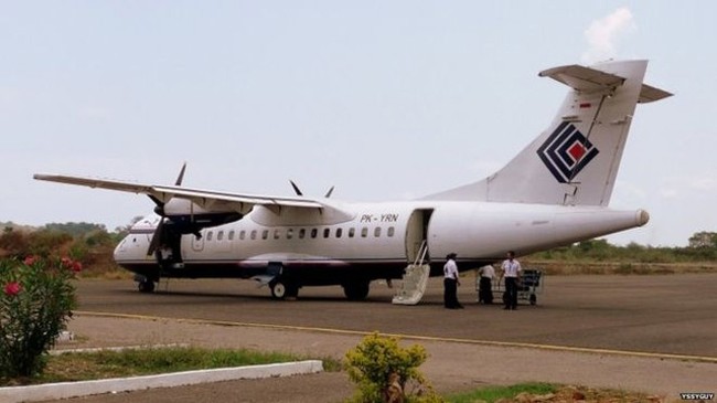 Chiếc máy bay ATR42-300 trong một bức ảnh chụp năm 2008
