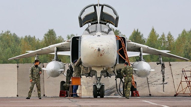 Bên cạnh các loại tên lửa, máy bay chiến đấu Su-24 của Không quân Nga có thể mang nhiều loại bom gồm cả kiểu có hoặc không điều khiển