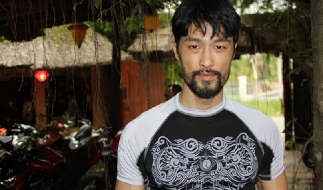 Johnny Trí Nguyễn tại võ đường của anh. Anh đang dưỡng râu để thử tạo hình cho một nhân vật ông trùm cho phim mới.
