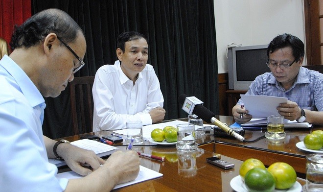 Ông Đào Đức Toàn, Trưởng ban Tổ chức Thành ủy Hà Nội (giữa).