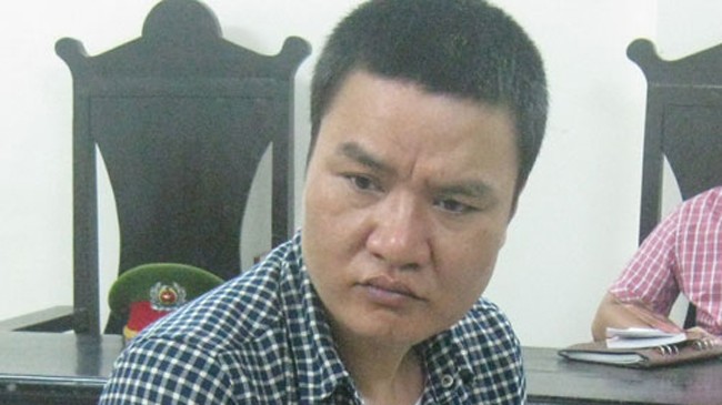 Việt ngơ ngác tại phiên toà sơ thẩm.