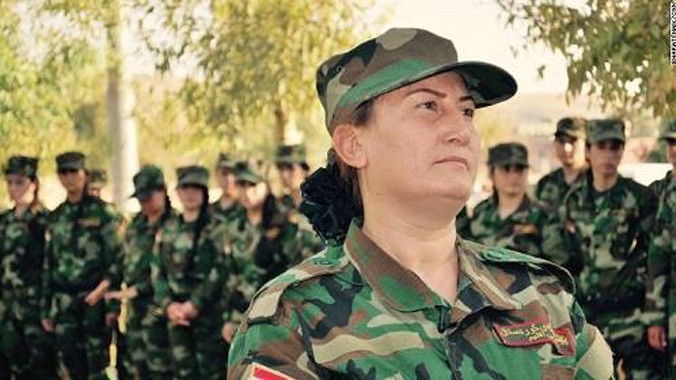 Xate Shingali, nữ chỉ huy của Lữ đoàn Mặt Trời, mong muốn tất cả phụ nữ bị IS bắt cóc và ngược đãi sớm trở về với gia đình. Ảnh: CNN