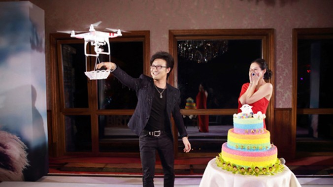 Uông Phong cầu hôn Chương Tử Di trong tiệc sinh nhật nữ diễn viên hồi tháng 2.