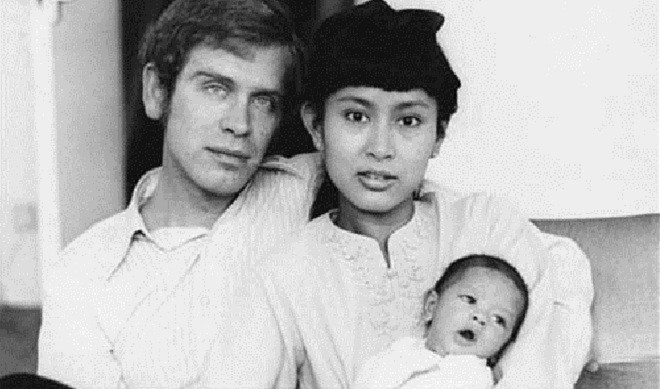 Bà Suu Kyi bên cạnh chồng, ông Michael Aris, và con trai. Ảnh: Telegraph