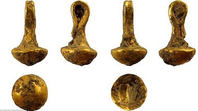 Mặt dây chuyền vàng 24 carat tìm thấy tại nghĩa trang Solnitsata ở Bulgari. Ảnh: chemomore.