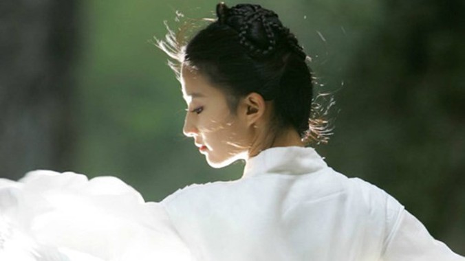 Tiểu Long Nữ (Lưu Diệc Phi) đẹp thần tiên, thoát tục trong bộ phim truyền hình Thần điêu đại hiệp.