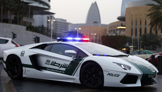 Trong vài năm trở lại đây, cảnh sát Dubai bắt đầu dùng Lamborghini Aventador, thể hiện đẳng cấp riêng của nơi này.