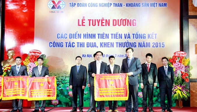 Nhiều tập thể, cá nhân của TKV đã vinh dự được nhận phần thưởng của Đảng, Nhà nước, Bộ Công Thương vì đã có thành tích xuất sắc trong năm 2015 và giai đoạn 2010-2014.